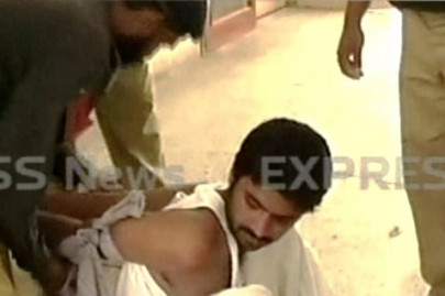 police clash with students in bahawalpur police clash with students in bahawalpur