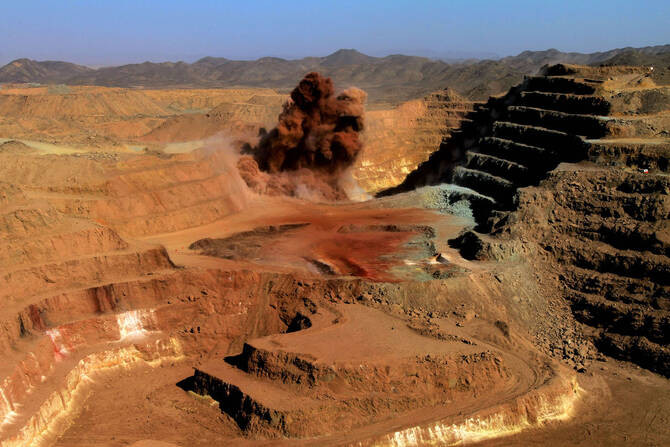 Sudan gold mine collapse kills 11  tribune.com.pk