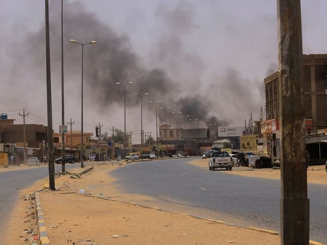 Thousands flee Sudan capital following collapse of truce