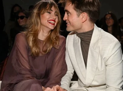 suki waterhouse and robert pattinson share first picture of their newborn baby