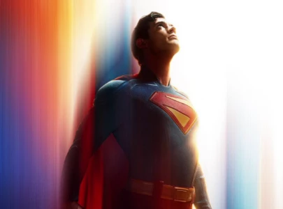 superman trailer reveals bloodied hero and iconic dc team up