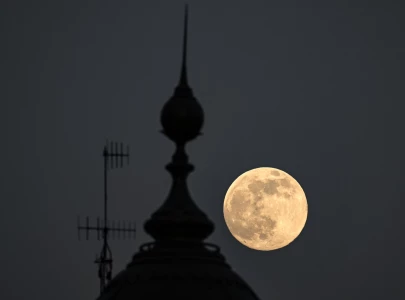pakistan witnesses spectacular display of beaver supermoon