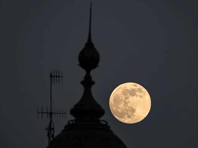 the supermoon known as the beaver moon is seen behind an office building in mexico city on november 4 2025 photo afp the supermoon known as the beaver moon is seen behind an office building in mexico city on november 4 2025 photo afp