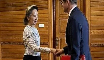 suu kyi meets red cross official