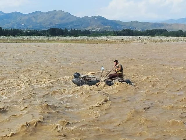 a rescue worker rows a raft while searching for survivors after tourists who were on a picnic were swept away by overflowing floodwaters in the swat river in swat valley in pakistan june 27 2025 photo reuters a rescue worker rows a raft while searching for survivors after tourists who were on a picnic were swept away by overflowing floodwaters in the swat river in swat valley in pakistan june 27 2025 photo reuters