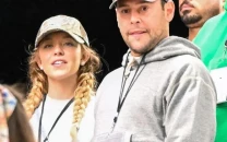 sydney sweeney and scooter braun share kiss in central park confirming romance rumors sydney sweeney and scooter braun share kiss in central park confirming romance rumors