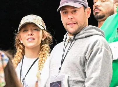 sydney sweeney and scooter braun share kiss in central park confirming romance rumors sydney sweeney and scooter braun share kiss in central park confirming romance rumors