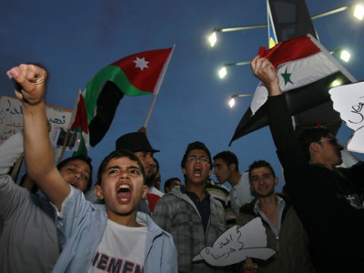 syrian forces arrest scores in banias homs activists