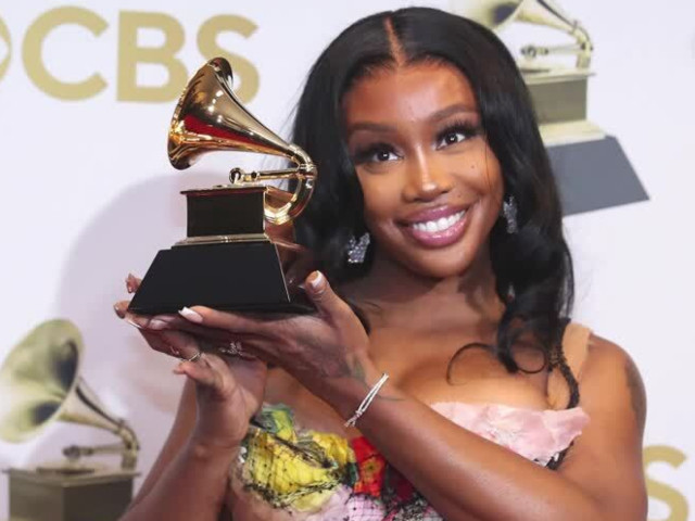 sza faces sound issues during glastonbury headline performance sza faces sound issues during glastonbury headline performance