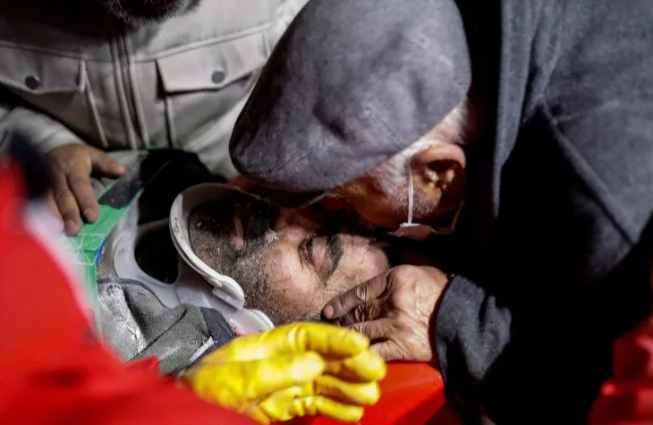 a person who is rescued out of rubble is kissed on his forehead as the search for survivors continues in the aftermath of a deadly earthquake in hatay turkey february 10 2023 reuters kemal aslan a person who is rescued out of rubble is kissed on his forehead as the search for survivors continues in the aftermath of a deadly earthquake in hatay turkey february 10 2023 reuters kemal aslan