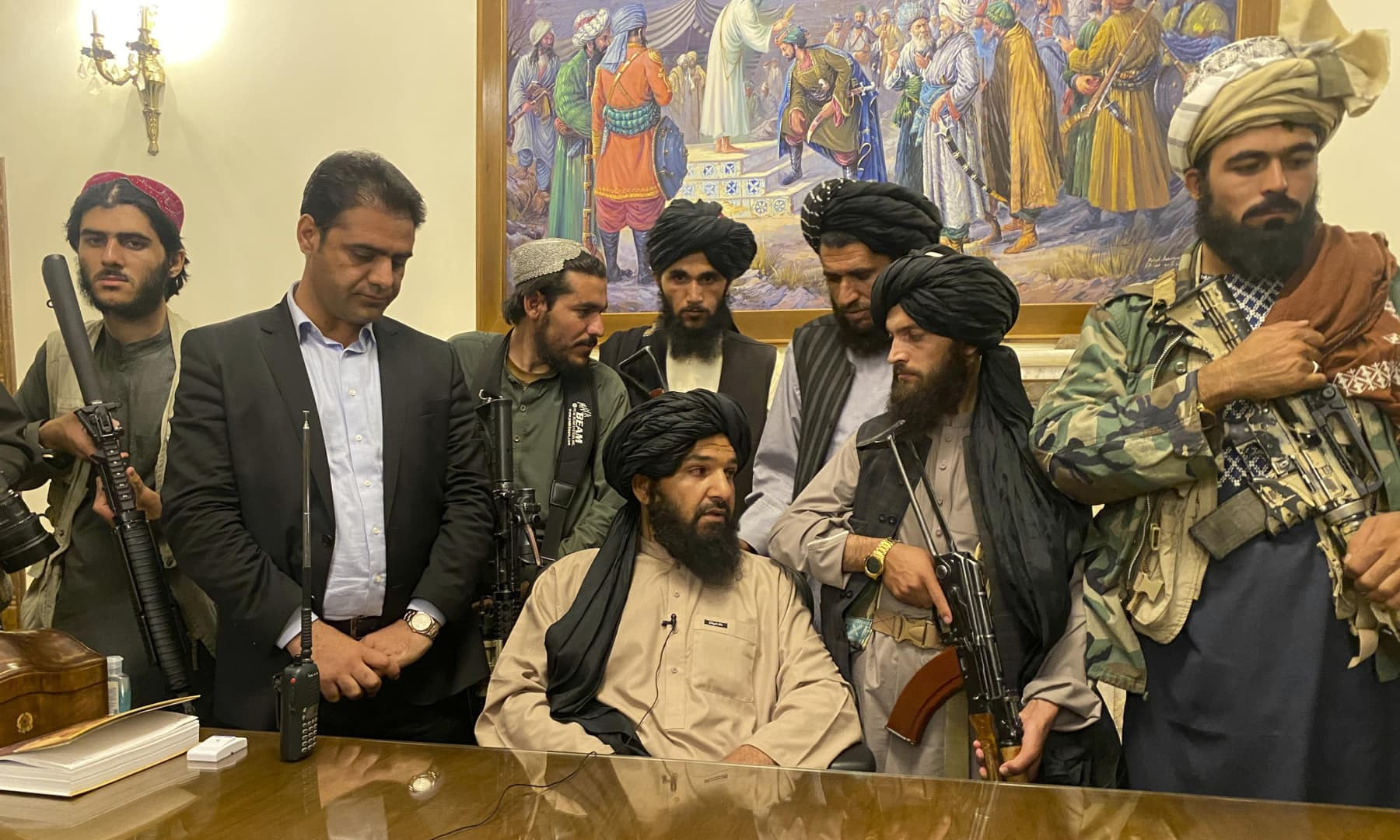 aliban fighters take control of the Afghan presidential palace after Afghan President Ashraf Ghani fled the country in Kabul, Afghanistan on August 15, 2021. Photo: AP