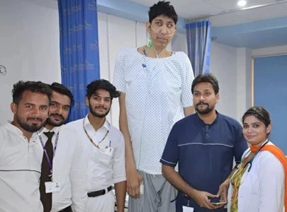naseer soomro pakistan s tallest man dies after prolonged illness naseer soomro pakistan s tallest man dies after prolonged illness