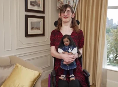 world s tallest and shortest women celebrate guinness day world s tallest and shortest women celebrate guinness day