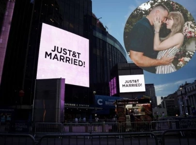 taylor swift wedding craze reaches new level as fans buy street trash for 25 and more