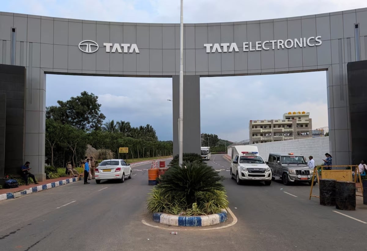  Vehicles pass through the security check at the entrance of Tata Electronics Plant in southern India which makes Apple AAPL.O iPhone component in Hosur, Tamil Nadu, India, September 28, 2024. REUTERS