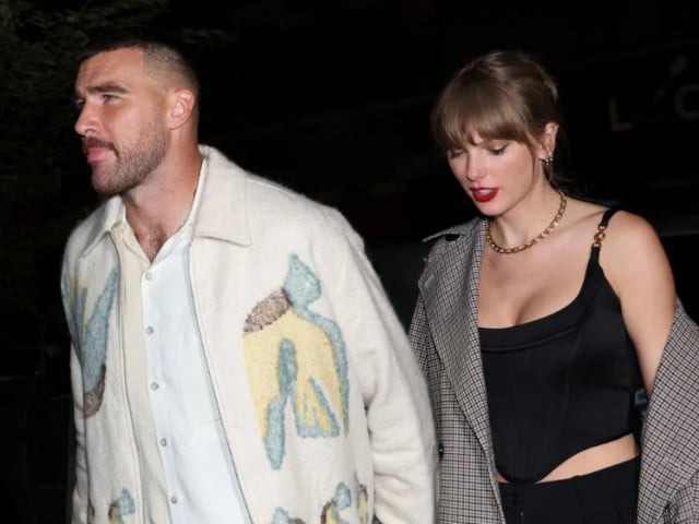 taylor swift and travis kelce spotted hand in hand in new york city after chiefs win