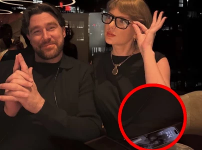 is taylor swift engaged travis kelce s lock screen photo sends fans into a frenzy is taylor swift engaged travis kelce s lock screen photo sends fans into a frenzy