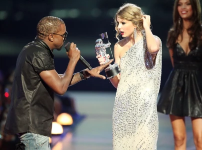 kanye west s grammys snub rapper failed to stage photo op with taylor swift kanye west s grammys snub rapper failed to stage photo op with taylor swift