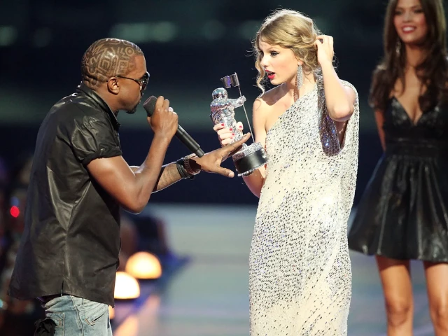 kanye west s grammys snub rapper failed to stage photo op with taylor swift kanye west s grammys snub rapper failed to stage photo op with taylor swift