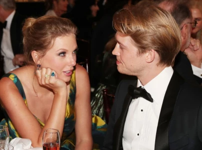 did taylor swift just stalk a joe alwyn fan account