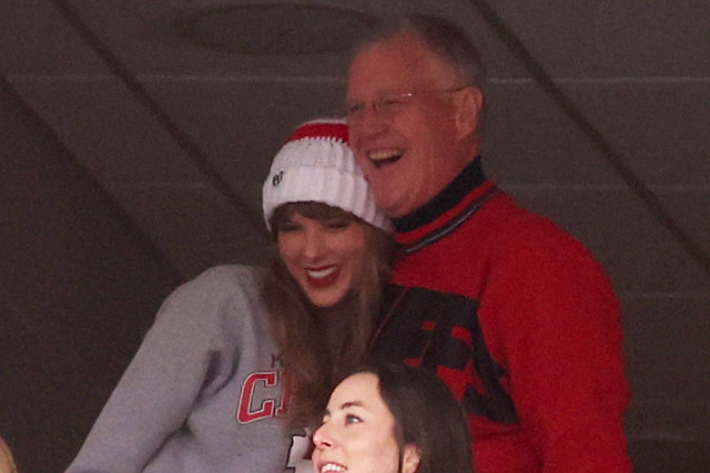 taylor swift s father scott swift cleared in australian assault case taylor swift s father scott swift cleared in australian assault case