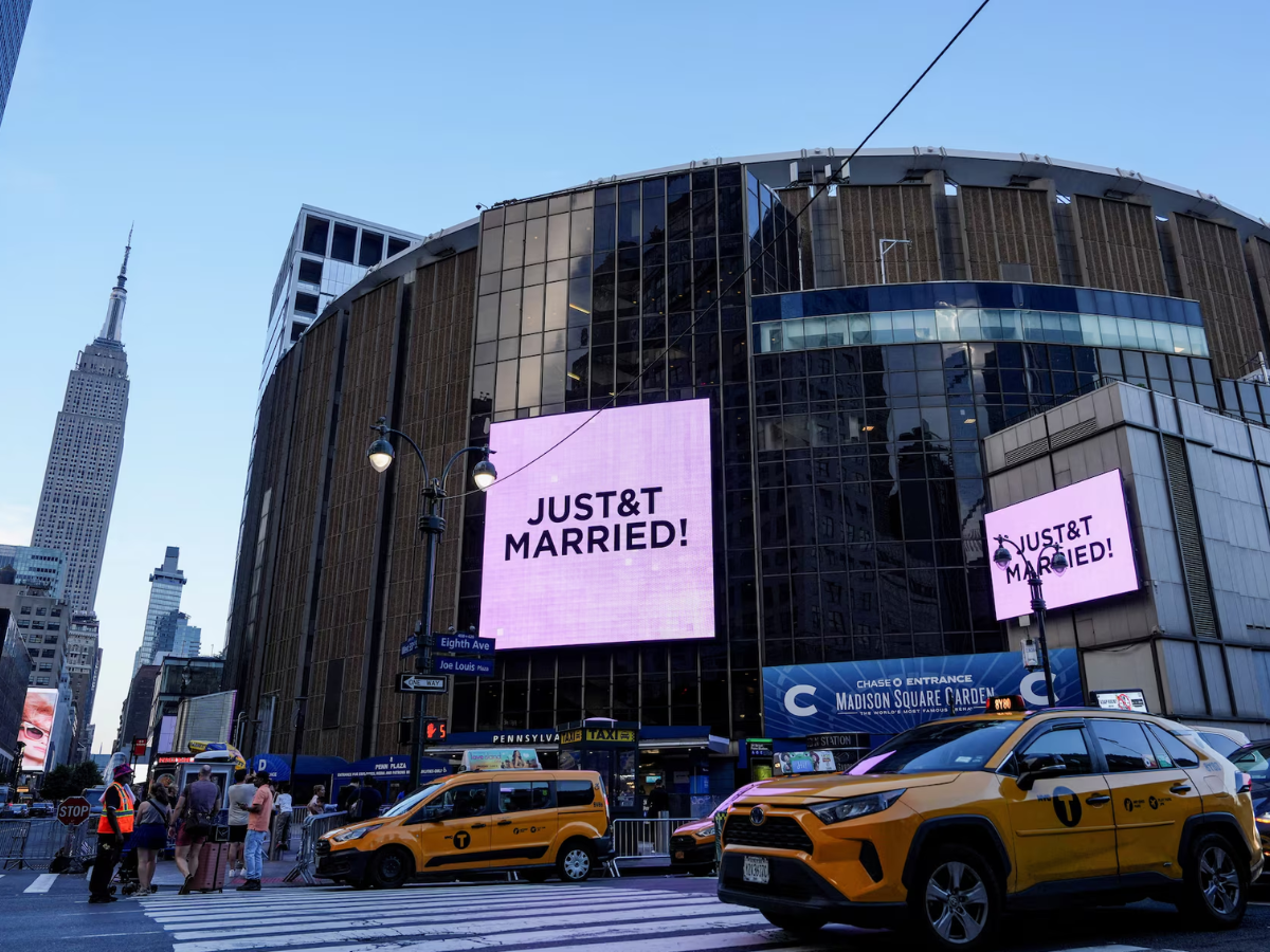 Screens display a message referencing singer Taylor Swift and National Football League (NFL) player Travis Kelce outside Madison Square Garden, the venue for their reported wedding celebrations, in New York, U.S., July 3, 2026. REUTERS/Adam Gray
