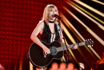 taylor swift s concert film headed to movie theatres taylor swift s concert film headed to movie theatres