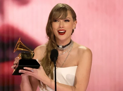 taylor swift officially declared billionaire by forbes