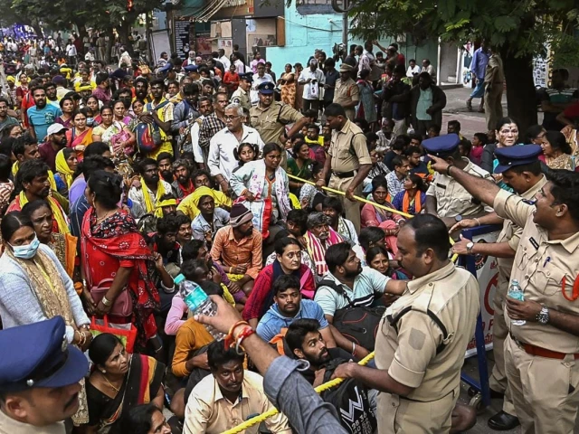 devotees gather to collect entrance tokens to visit the venkateswara swamy temple in tirupati district of india s andhra pradesh jan 8 2025 photo afp devotees gather to collect entrance tokens to visit the venkateswara swamy temple in tirupati district of india s andhra pradesh jan 8 2025 photo afp