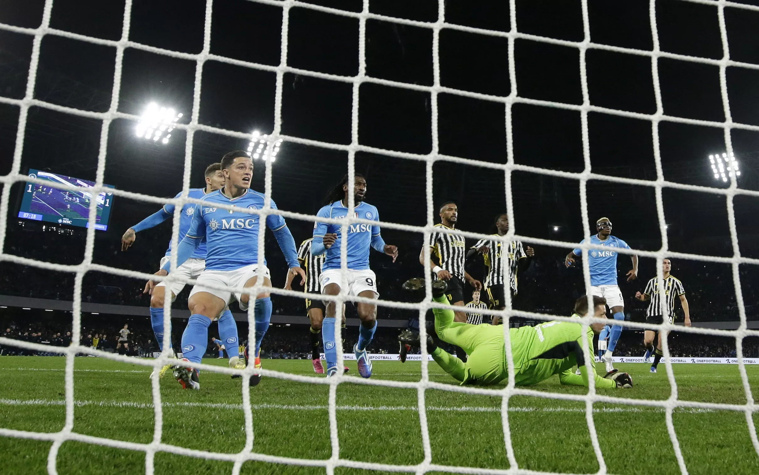 ten hag says gap between man utd and man city not that big ten hag says gap between man utd and man city not that big