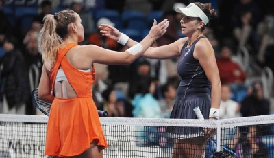 switzerland s belinda bencic r and usa s sofia kenin approach each other for a hug after their women s singles semi finals at the pan pacific open tennis tournament in tokyo on october 25 2025 photo afp switzerland s belinda bencic r and usa s sofia kenin approach each other for a hug after their women s singles semi finals at the pan pacific open tennis tournament in tokyo on october 25 2025 photo afp