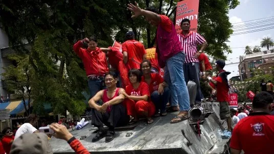 protesters defiant after bangkok clashes protesters defiant after bangkok clashes
