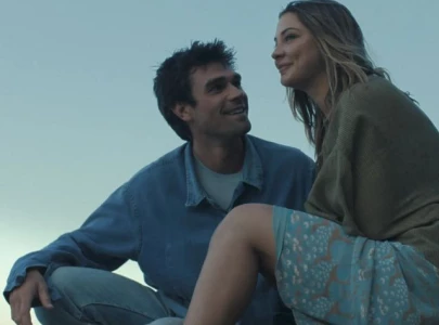 madelyn cline and kj apa fall for each other in romantic film the map that leads to you