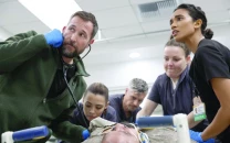 real maggots were used on the pitt set to make scene authentic