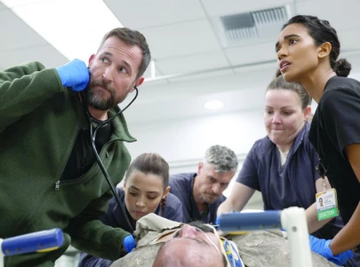 real maggots were used on the pitt set to make scene authentic