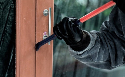 thieves break into three shops