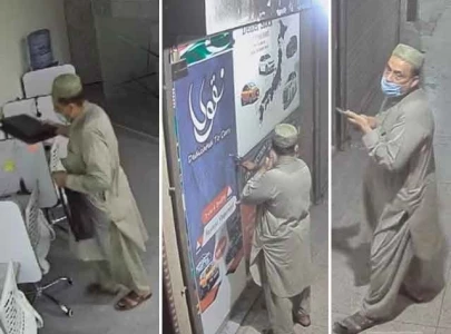 watch cctv captures bold theft in rawalpindi shopping mall watch cctv captures bold theft in rawalpindi shopping mall