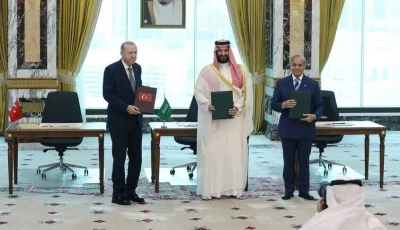 turkish president recep tayyip erdogan saudi crown prince mohammed bin salman and pm shehbaz sharif pose after signing a joint defence agreement in makkah saudi arabia saudi press agency