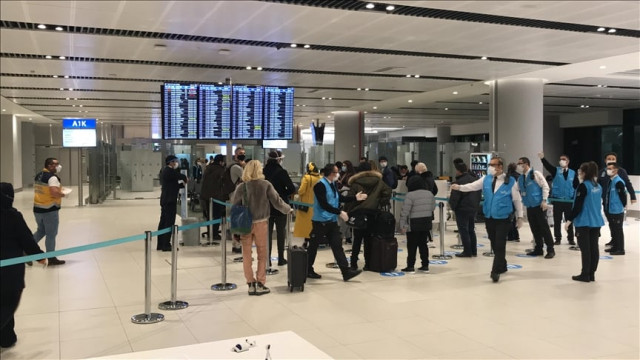 passengers arrive at istanbul airport as turkey began testing passengers arriving from the uk early monday for a new variant of the coronavirus after health officials in britain confirmed it was rapidly spreading in the country on december 21 2020 in istanbul photo anadolu agency passengers arrive at istanbul airport as turkey began testing passengers arriving from the uk early monday for a new variant of the coronavirus after health officials in britain confirmed it was rapidly spreading in the country on december 21 2020 in istanbul photo anadolu agency