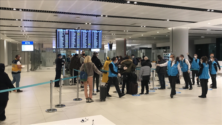 passengers arrive at istanbul airport as turkey began testing passengers arriving from the uk early monday for a new variant of the coronavirus after health officials in britain confirmed it was rapidly spreading in the country on december 21 2020 in istanbul anadolu agency
