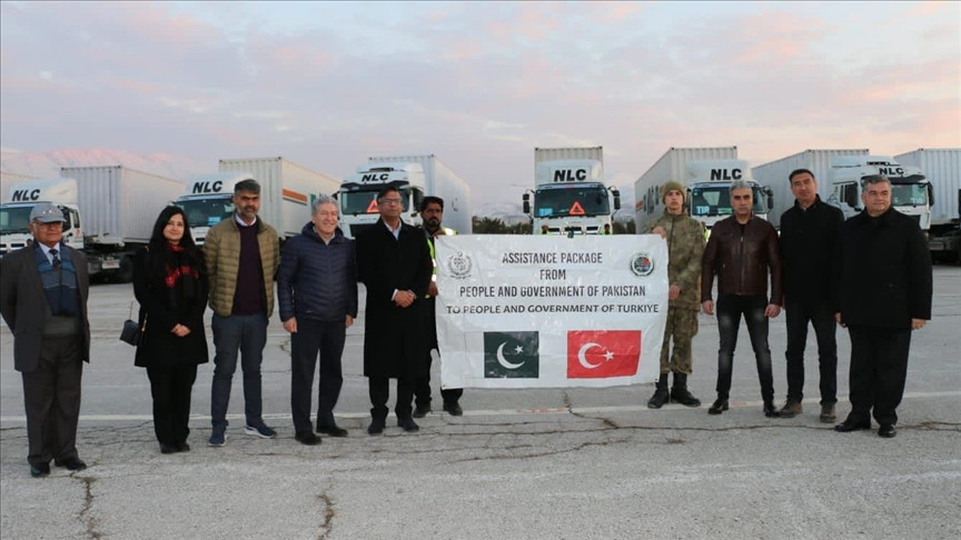 Pakistani truck convoy carrying aid for quake victims reaches Turkiye