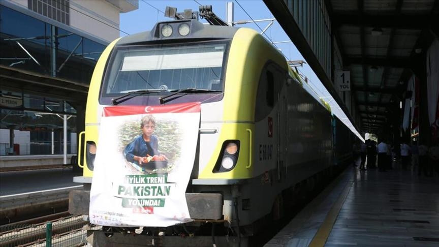 ترکی کی دوسری ‘کائنڈنس ٹرین’ پاکستان کے لیے امداد کے ساتھ روانہ ہوگئی  ایکسپریس ٹریبیون