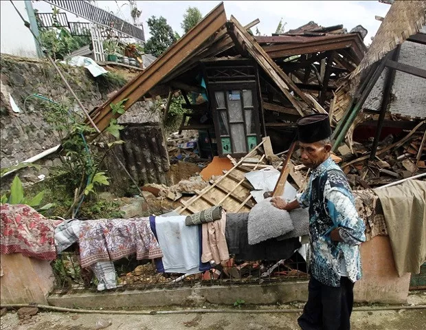 earthquake jolts indonesia earthquake jolts indonesia