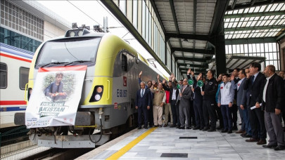 turkiye s kindness trains set off with aid for flood ravaged pakistan