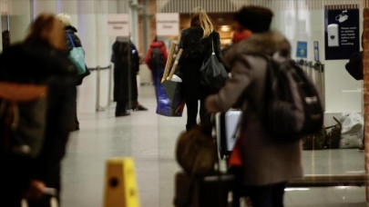 canada bans uk flights amid virus variant