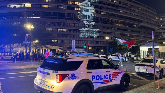 hundreds of pro palestinians continue protests outside netanyahu s hotel hundreds of pro palestinians continue protests outside netanyahu s hotel