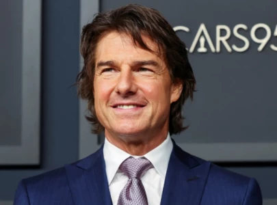 tom cruise lands helicopter in london while katie holmes drops daughter suri at college