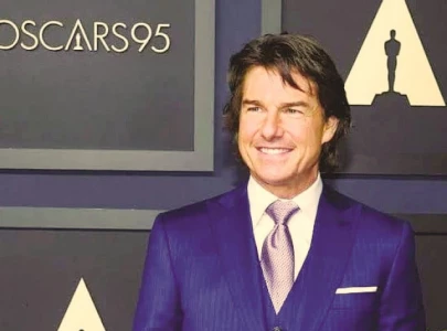 cruise s christmas cake includes tier for inner circle