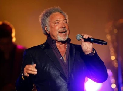 tom jones ages and stages tour dazzles london audience and draws celebrity crowd