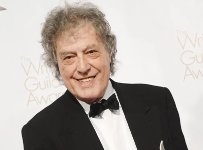 tom stoppard celebrated playwright and screenwriter behind shakespeare in love dies at 88